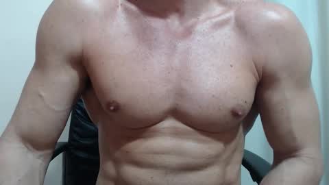 saradorj92 online show from February 18, 11:59 pm