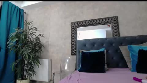 saraelise online show from May 6, 5:30 pm