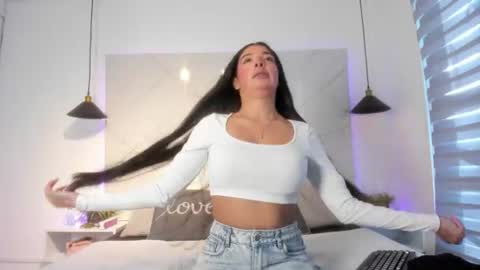 sarah_collens_ online show from June 11, 11:52 am