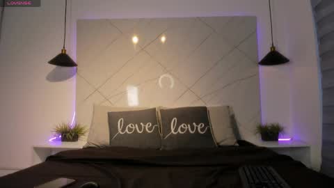 sarah_collens_ online show from May 20, 11:16 am