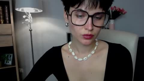 Sarah online show from March 15, 2:53 pm