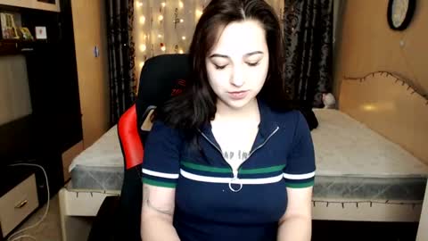 Yours Sarah online show from February 25, 2:25 am