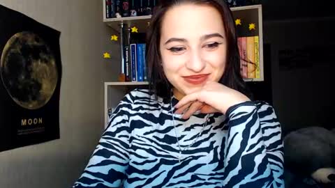 Yours Sarah online show from December 10, 6:17 pm