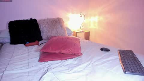 Sarah and Erik online show from February 27, 5:40 am