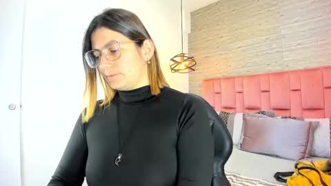 Sarah Deyvis online show from October 17, 5:17 pm