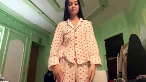 Sarah online show from March 12, 3:38 pm