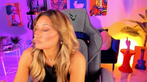 Divine Sarah NONUDE model online show from September 20, 12:41 pm