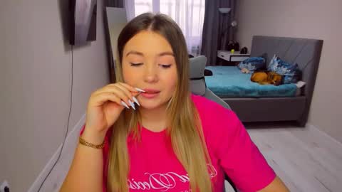 Sarah online show from February 28, 1:37 pm