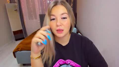 Sarah online show from November 26, 5:10 pm