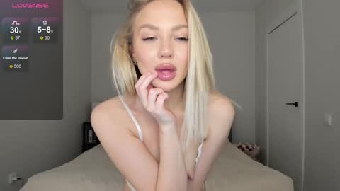 sarahphyllis online show from March 1, 8:46 pm