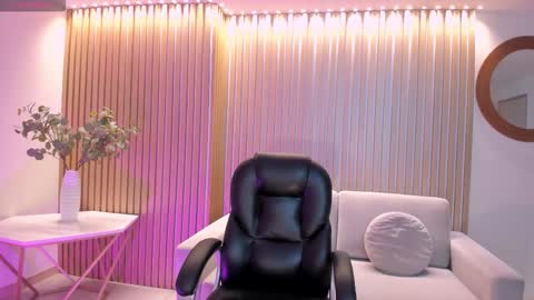 Sarah Rhodes online show from February 23, 11:23 am