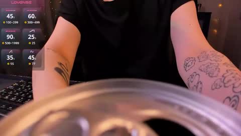 Sarah online show from April 3, 9:11 pm