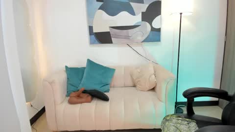 I am Sara  online show from April 20, 9:18 pm