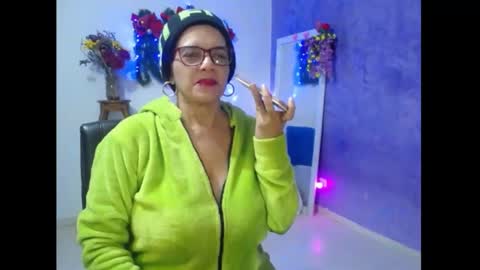 Snapshot of sarasmith2 chatting on January 2, 12:55 am sara online show from January 2, 12:55 am