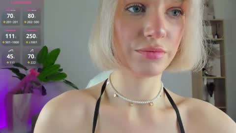 Your Selena 3 online show from March 5, 3:15 am