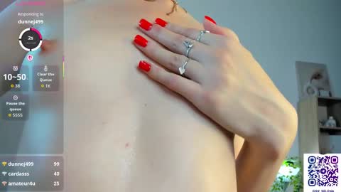 Your Selena 3 online show from October 4, 3:04 am