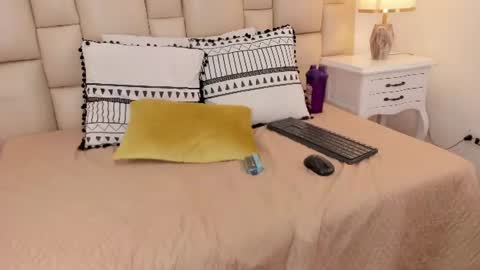 sarit_ online show from June 23, 8:04 pm