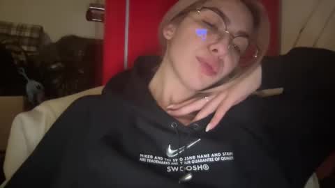 Sarrah online show from January 17, 2:29 am