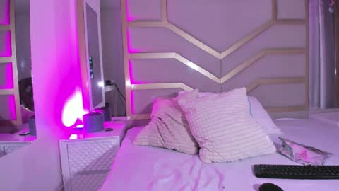 sasha_morelli online show from December 14, 1:39 pm