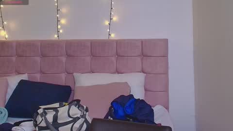 Snapshot of sasharosee2 chatting on September 19, 12:09 pm S A S H A R O S E online show from September 19, 12:09 pm