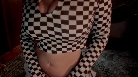 Snapshot of sassy_xyou chatting on December 13, 7:10 pm Ms. Oh   online show from December 13, 7:10 pm