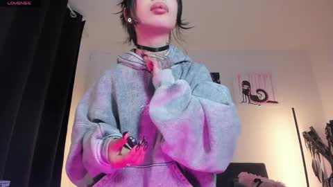    im expecting 300 thumbs up on my altar online show from April 2, 11:11 pm