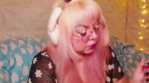 Gina George online show from June 12, 1:15 am