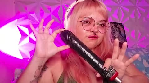 Gina George online show from April 18, 1:07 am