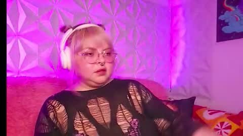 Gina George online show from January 17, 1:48 am