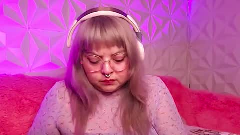 Gina George online show from November 17, 11:40 pm