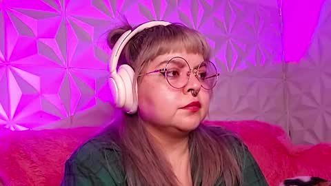 Gina George online show from November 21, 12:30 am