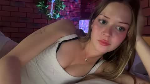 savannahcarterrr online show from June 14, 11:45 am
