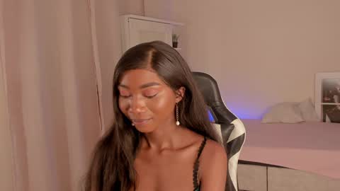 Snapshot of savannahwildee chatting on December 13, 8:25 pm Savannahwildee online show from December 13, 8:25 pm