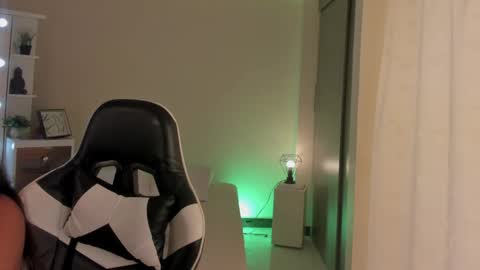 Snapshot of savannahwildee chatting on March 2, 2:32 pm Savannahwildee online show from March 2, 2:32 pm