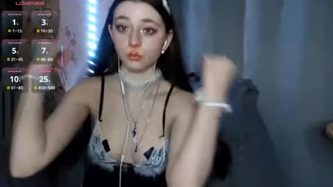 Snapshot of savannasotos chatting on October 23, 3:35 pm Sophie online show from October 23, 3:35 pm