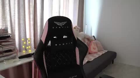 Naomi online show from June 5, 7:14 am