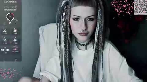 pronoun she. name Mary. age 21. online show from November 24, 2:38 pm