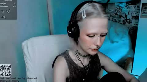 pronoun she. name Mary. age 21. online show from October 29, 4:20 pm