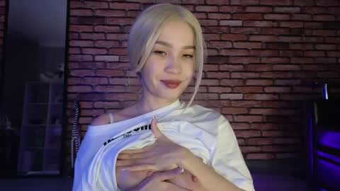 Saya online show from November 20, 10:40 pm