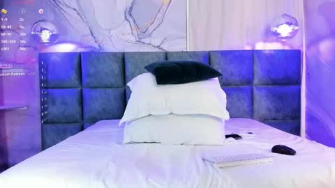 Scarleet online show from November 26, 8:05 pm