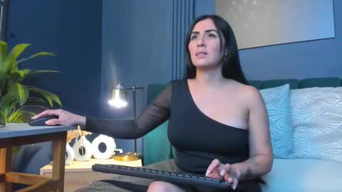 Scarlet Edwars online show from November 24, 8:40 pm