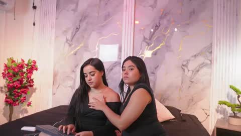 scarleta_and_naomi online show from January 19, 5:06 am