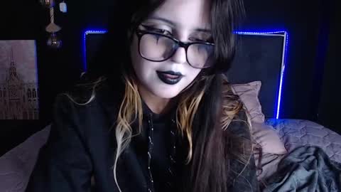 Snapshot of scarleth_shadow chatting on March 3, 5:42 am SCARLETH online show from March 3, 5:42 am