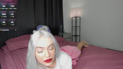 Ann online show from December 17, 9:32 pm