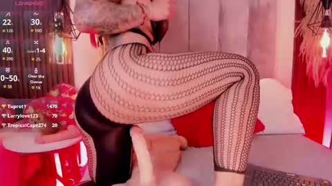 scarlettbusty  online show from June 14, 2:24 am
