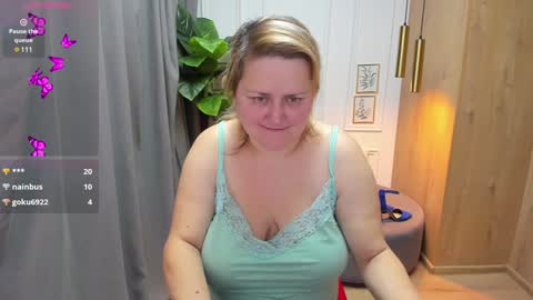 Snapshot of scarlettsoft chatting on December 3, 8:33 am Scarlett online show from December 3, 8:33 am