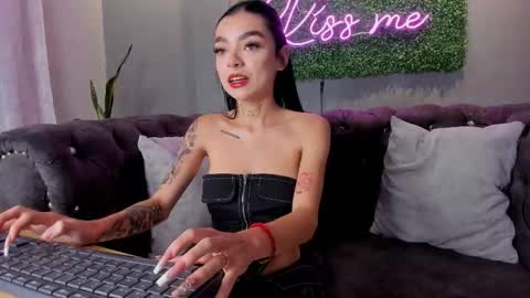 Snapshot of scarlettvelvett chatting on October 10, 3:18 pm Scarlet online show from October 10, 3:18 pm