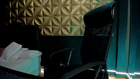 Scarlet online show from November 26, 6:15 pm