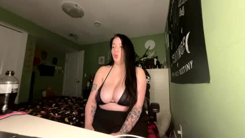 scarletxrae online show from April 8, 6:05 am