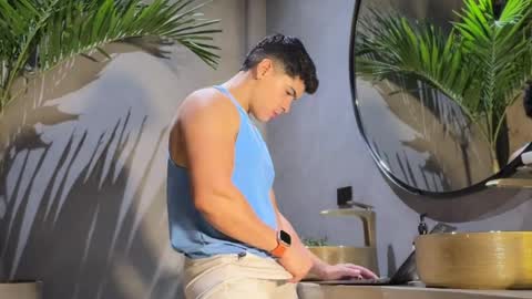 Andrew Flintt online show from April 15, 4:49 am